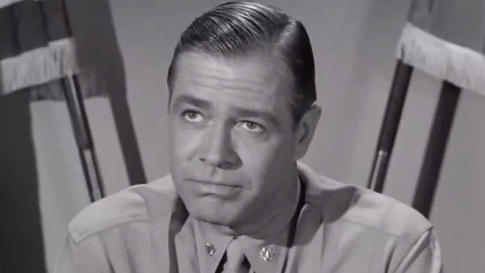 是美国著名演员,2020年4月4日因新冠并发症去世,享年94岁