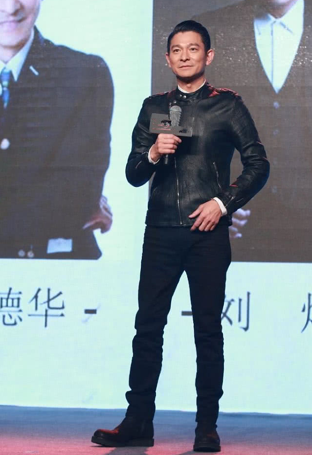 刘德华五款皮衣一款比一款酷帅梳着大背头成熟扎起丸子头俏皮