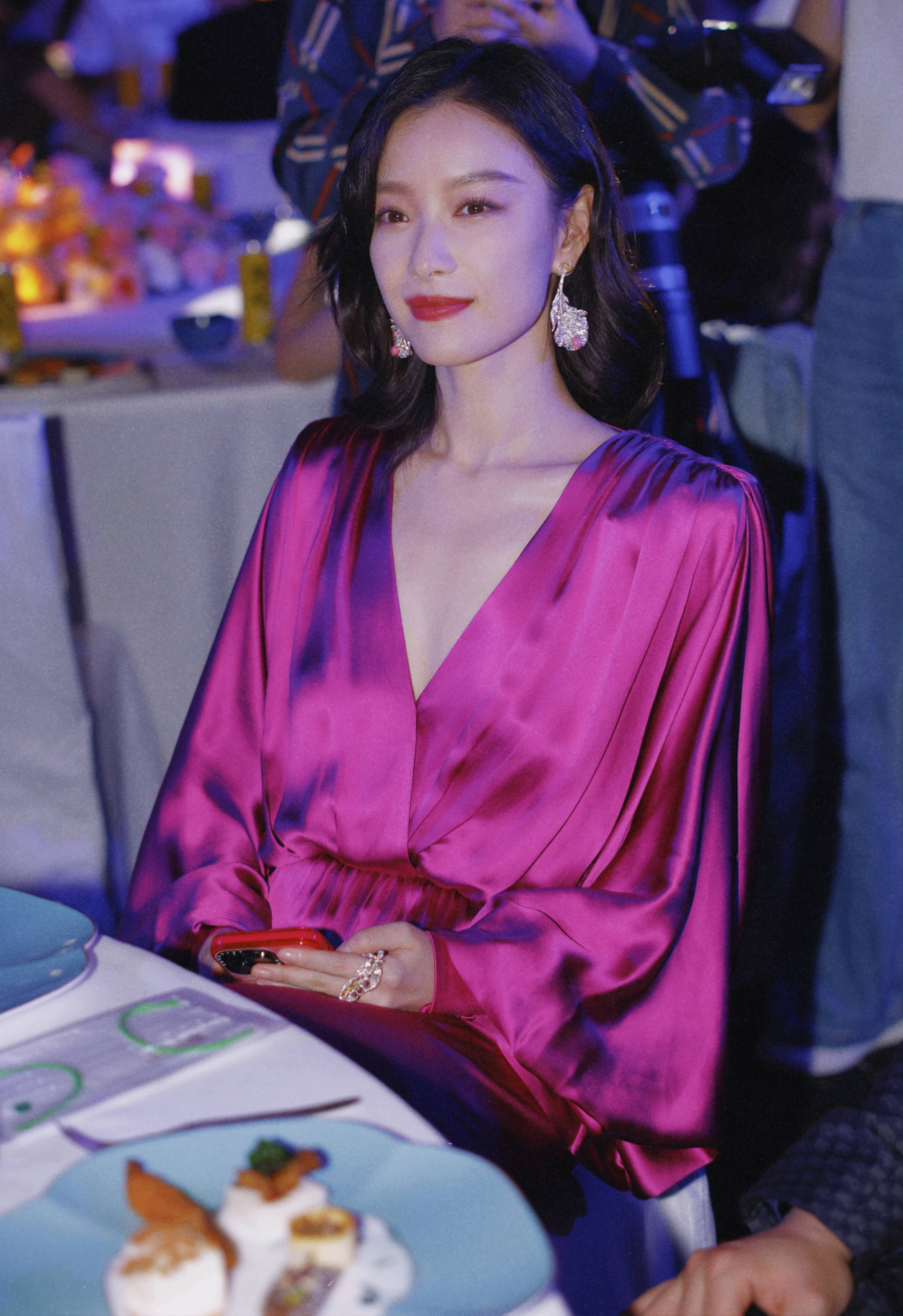 倪妮凭借《漫长的告白》入围本届金鸡奖最佳女主角……__财经头条