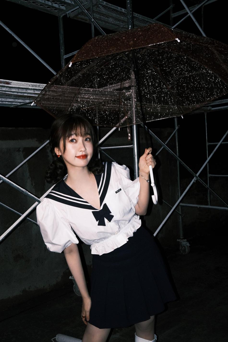 虞书欣制服造型 可爱又甜美!|虞书欣|制服|可爱_新浪新闻