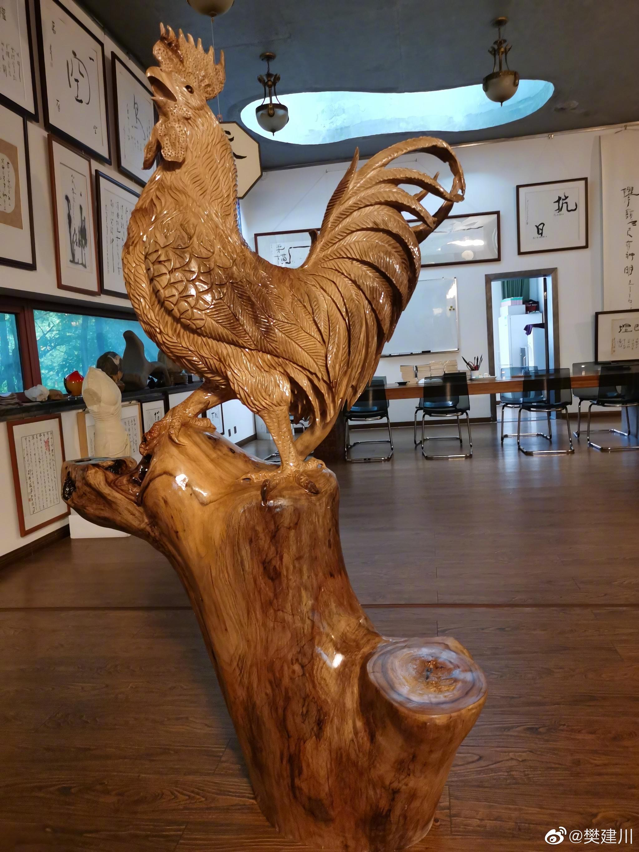 鸡为"五德之禽",我属鸡,我傲骄.(老香樟树根巧雕)