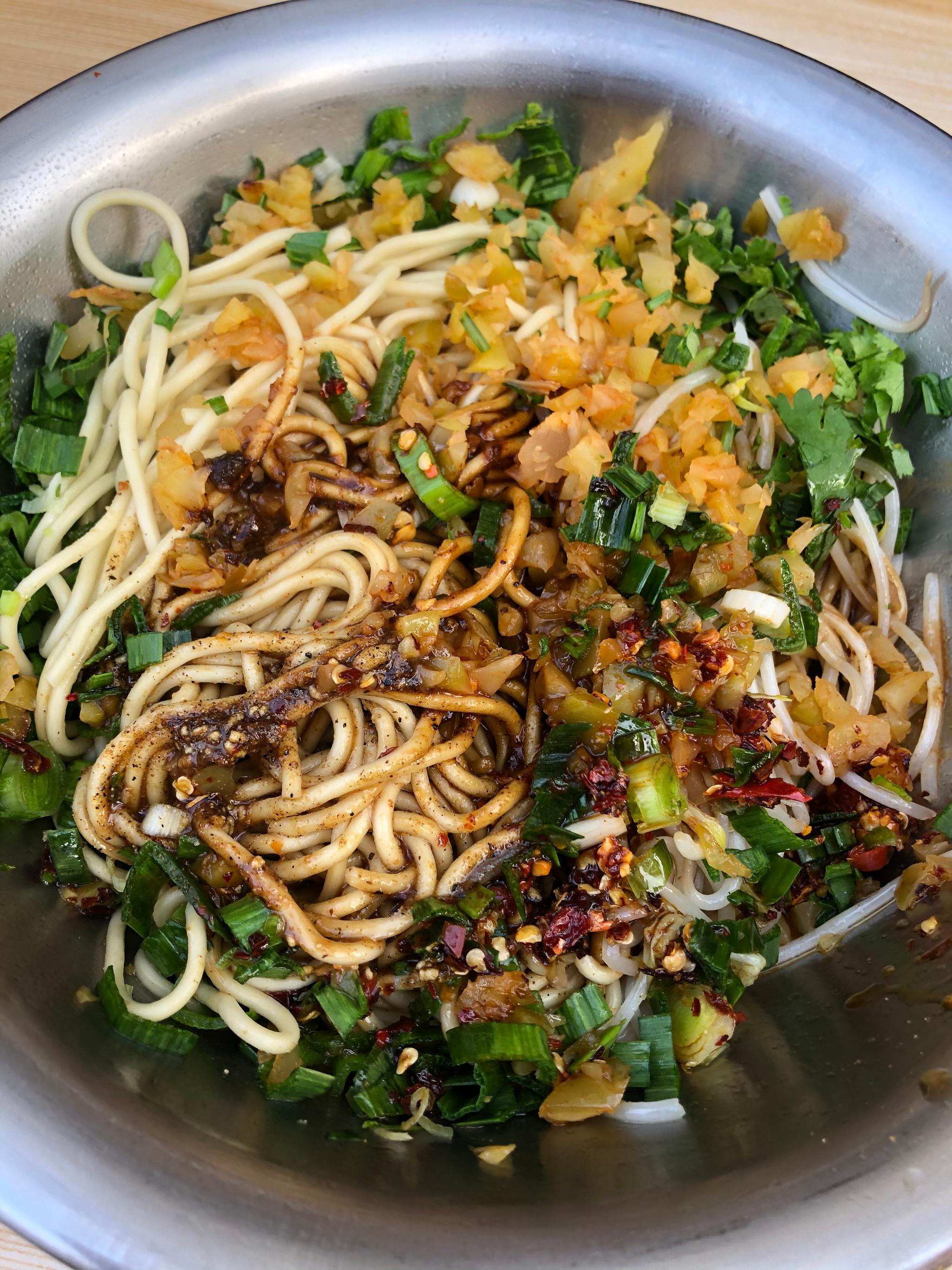 十一月#第一顿早餐当然是热干面[馋嘴]#我在信阳吃早餐# http://t.