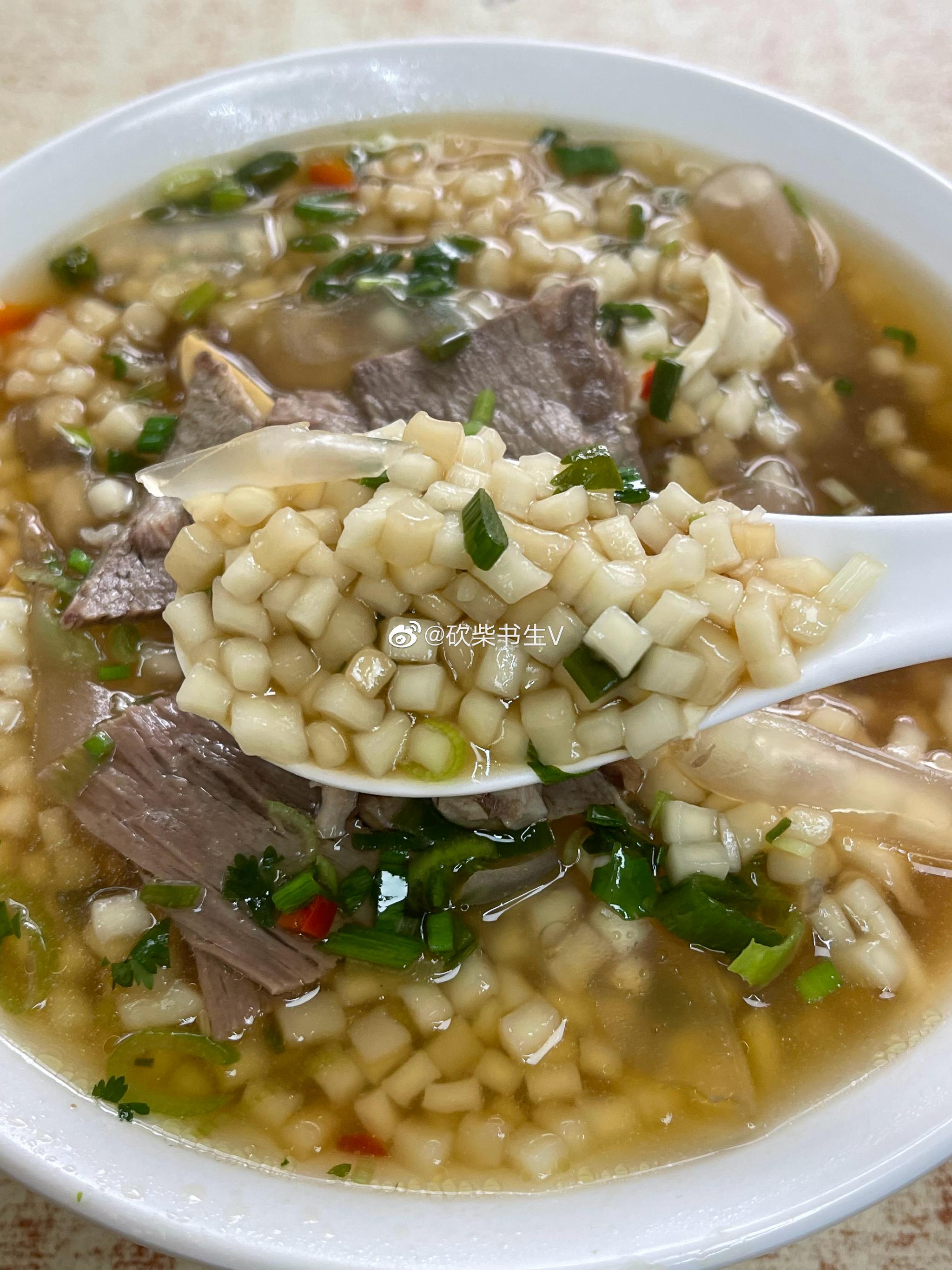 张掖牛肉小饭,好久没吃了,只要7块钱一碗.早上咥一碗很舒服!