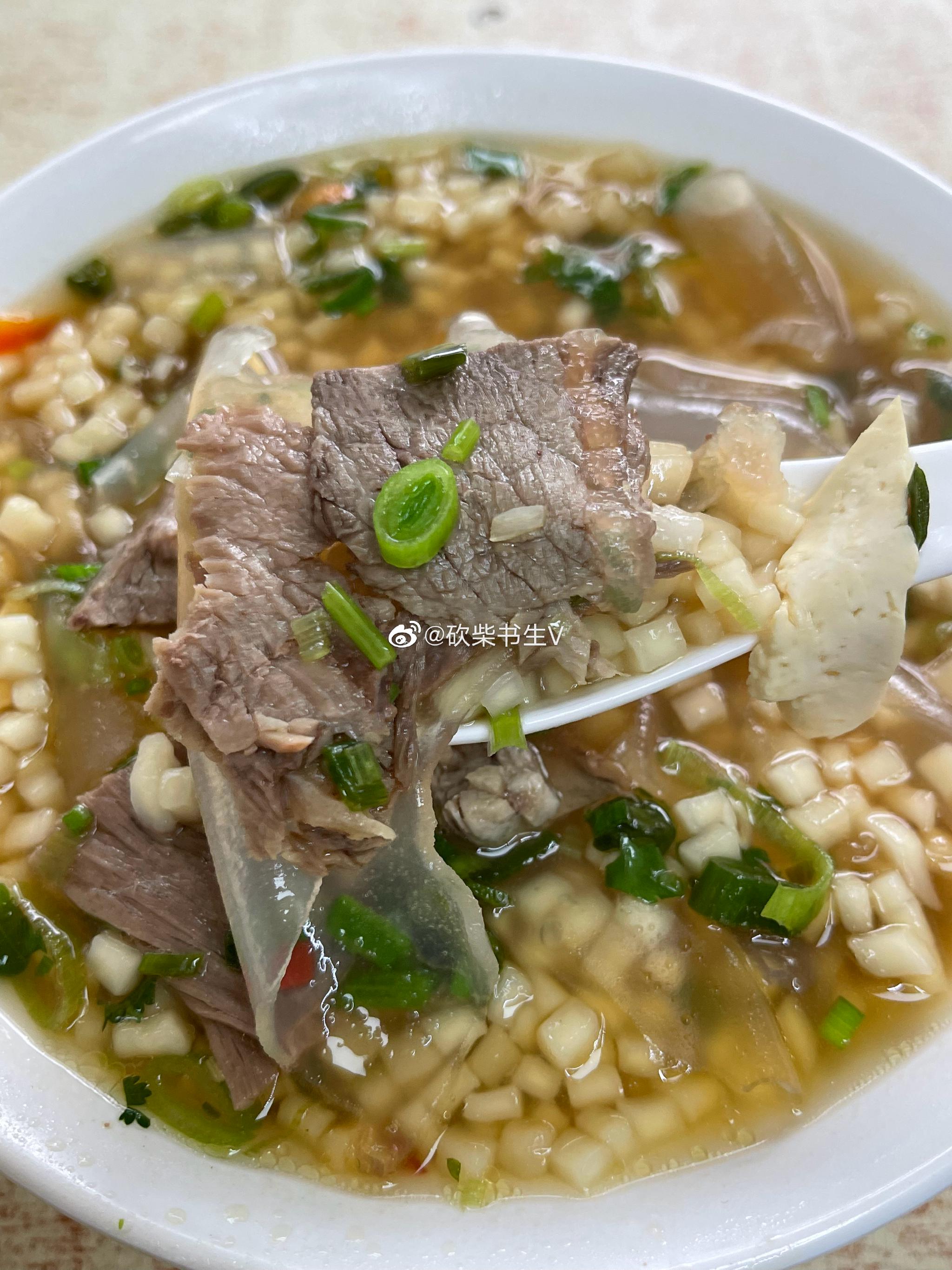 张掖牛肉小饭,好久没吃了,只要7块钱一碗.早上咥一碗很舒服!