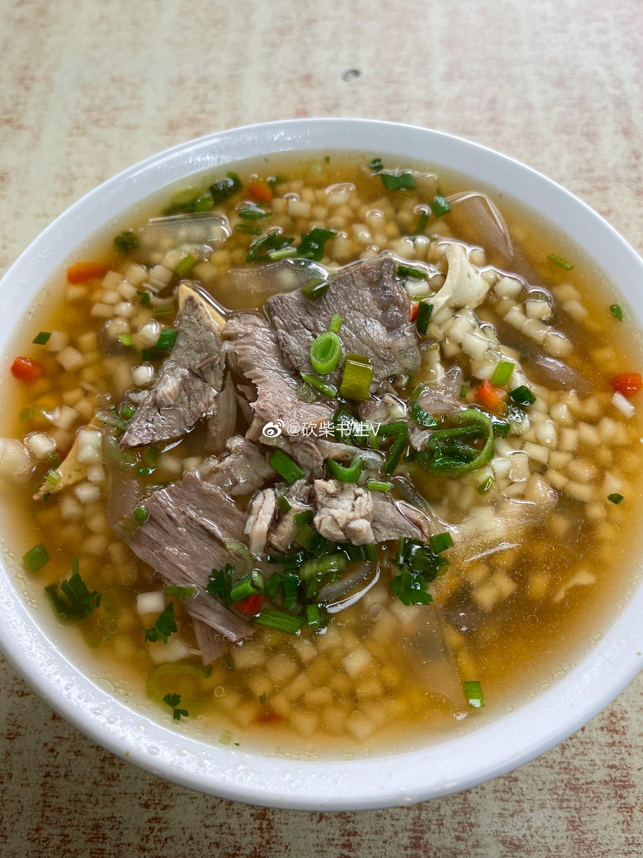 张掖牛肉小饭,好久没吃了,只要7块钱一碗.早上咥一碗很舒服!