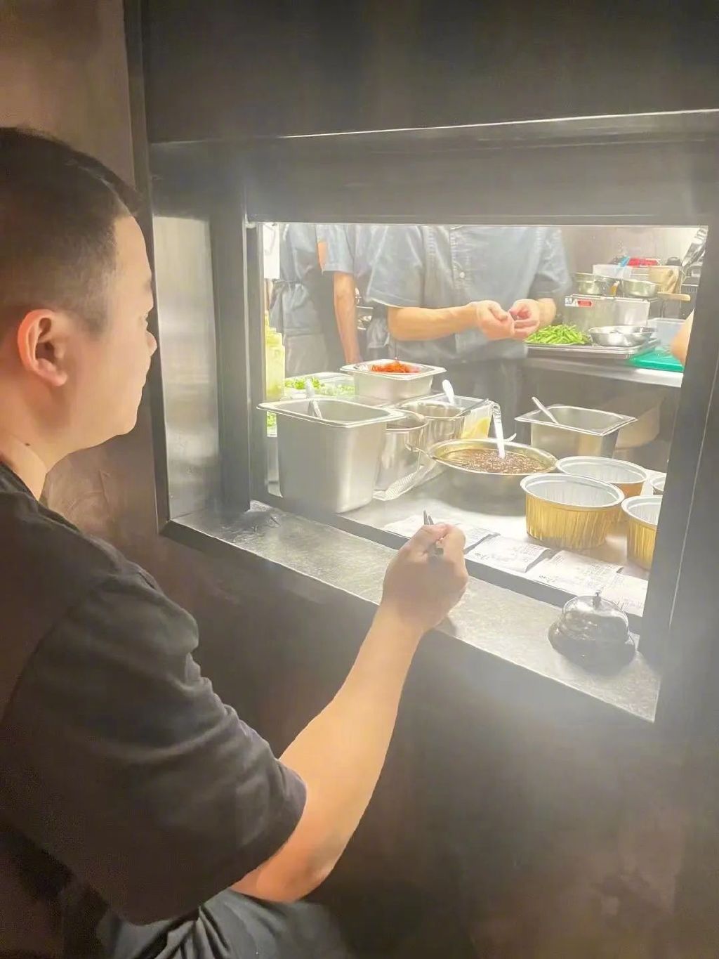 "疫情期间果断闭店,为研究外卖菜单狂点3个月外卖"——李俊杰