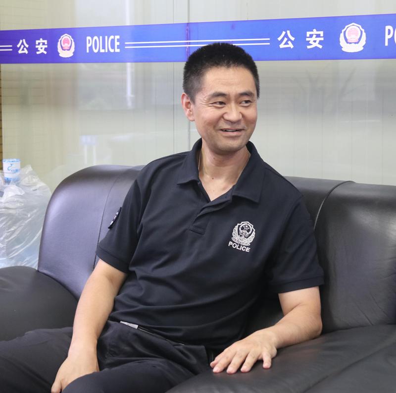 贵州这位警察坚持了16年|贵州|刘鲁|献血_新浪新闻