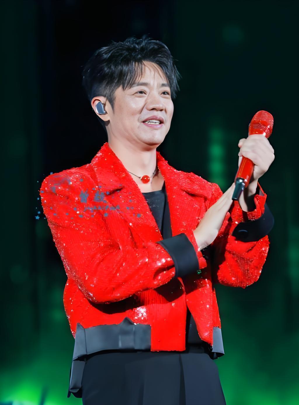 从“赚钱男人”到人设崩塌,曾毅经历了什么?手表引发的连锁反应