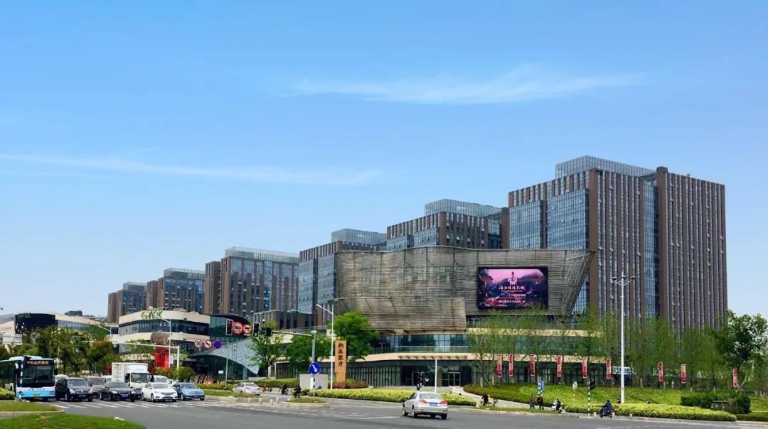 南京雨花客厅打四折仍流拍,四川信托解套,华融信托成接盘侠?