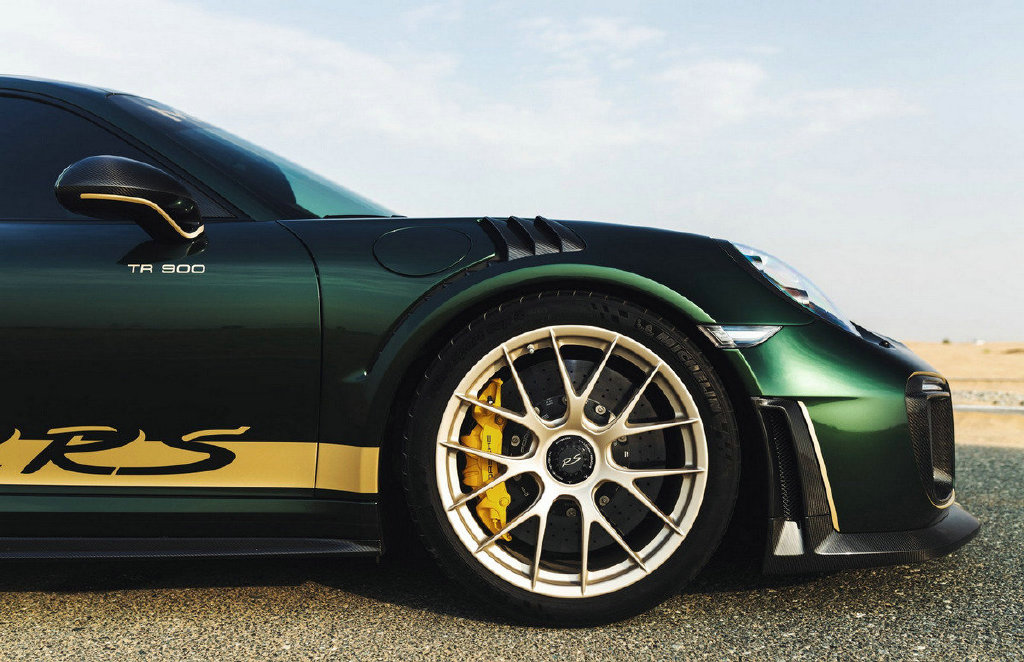 拥有定制碳纤维套件输出高达945马力manhart改装保时捷gt2rs