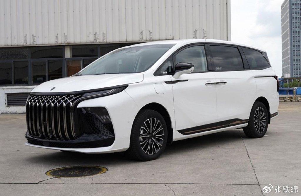 东风风行全新mpv实车曝光外观很霸气内饰很豪华7座侧滑门