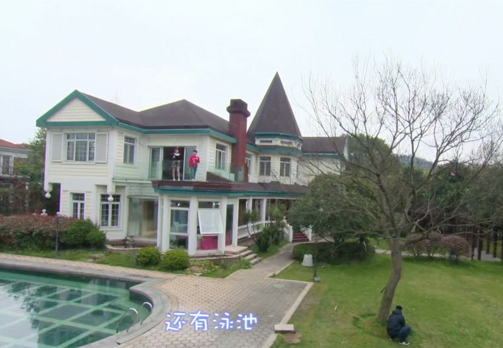 沈梦辰上海亿万豪宅曝光,方圆两公里都是她家,超大游泳池太吸睛