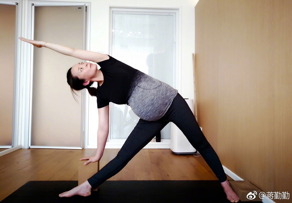 45岁蒋勤勤体重94斤常年坚持4饮食习惯难怪又瘦又水灵