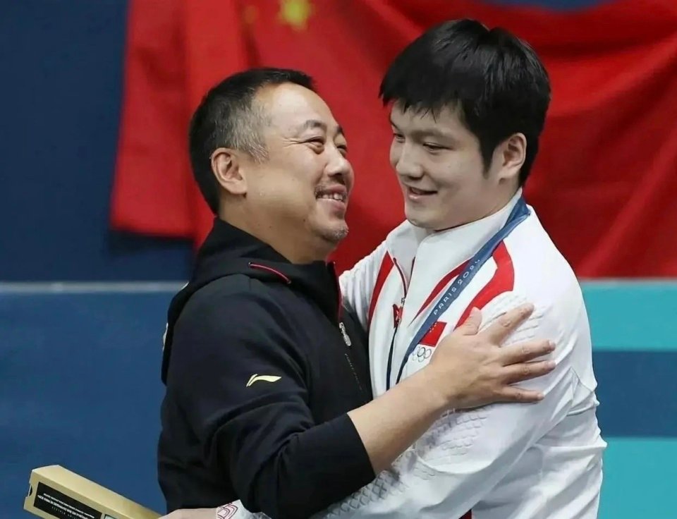 刘国梁评价樊振东：做得很好！夺得大满贯后勇于尝试 成为世界球|中国乒协|全国两会|乒协|国乒|巴黎奥运会_新浪体育_新浪新闻