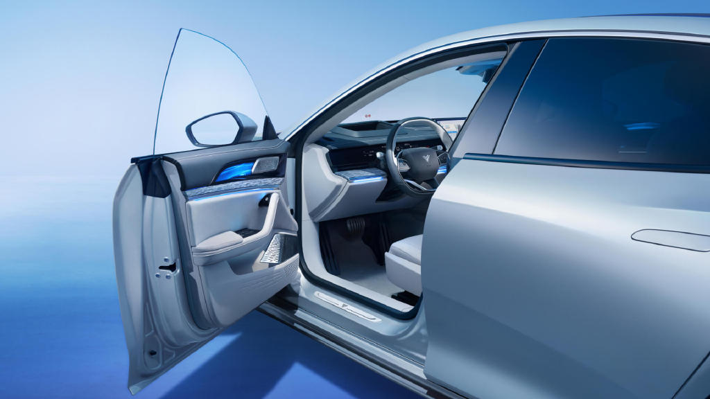 相同价格，插电混动和增程车谁更省油？