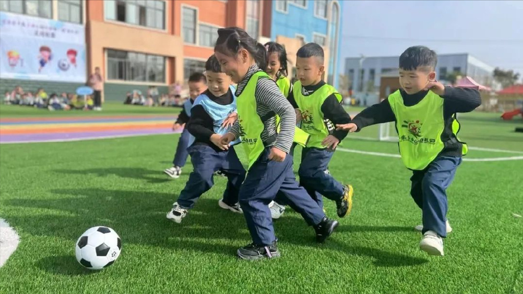 安徽阜阳:阜南县于集乡中心幼儿园第一届足球联赛拉开序幕