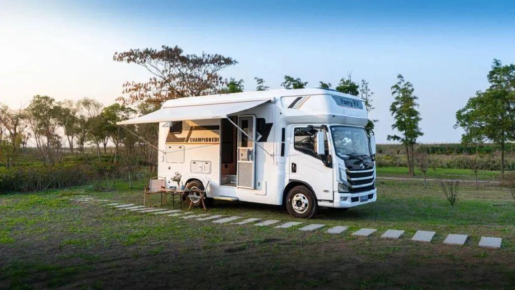 2698万高性价比轻卡房车法美瑞海角七号冠军横床版