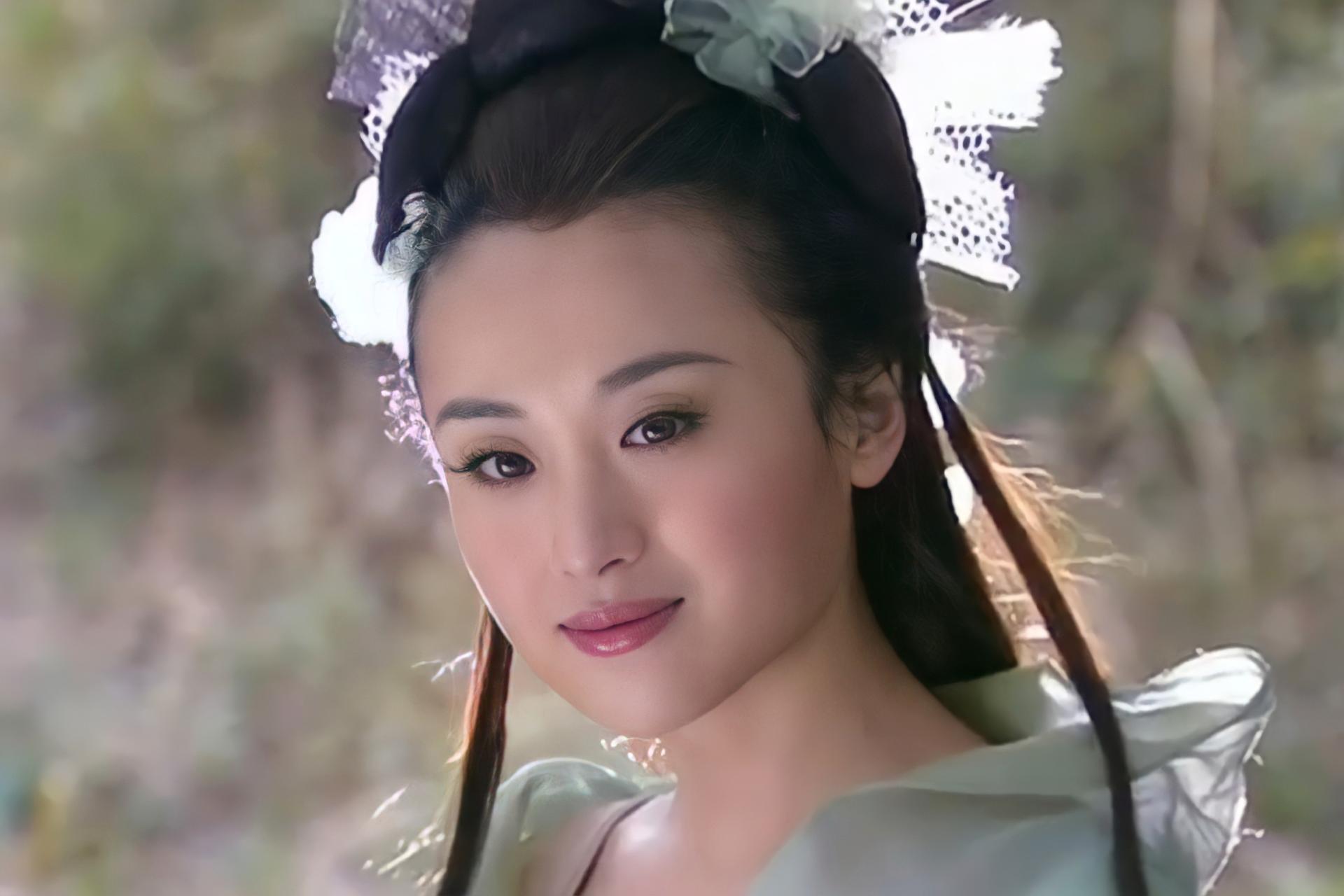 傅淼如今的面部轮廓偏瘦,演吕姨娘这种身世凄苦的角色确实很有代入感