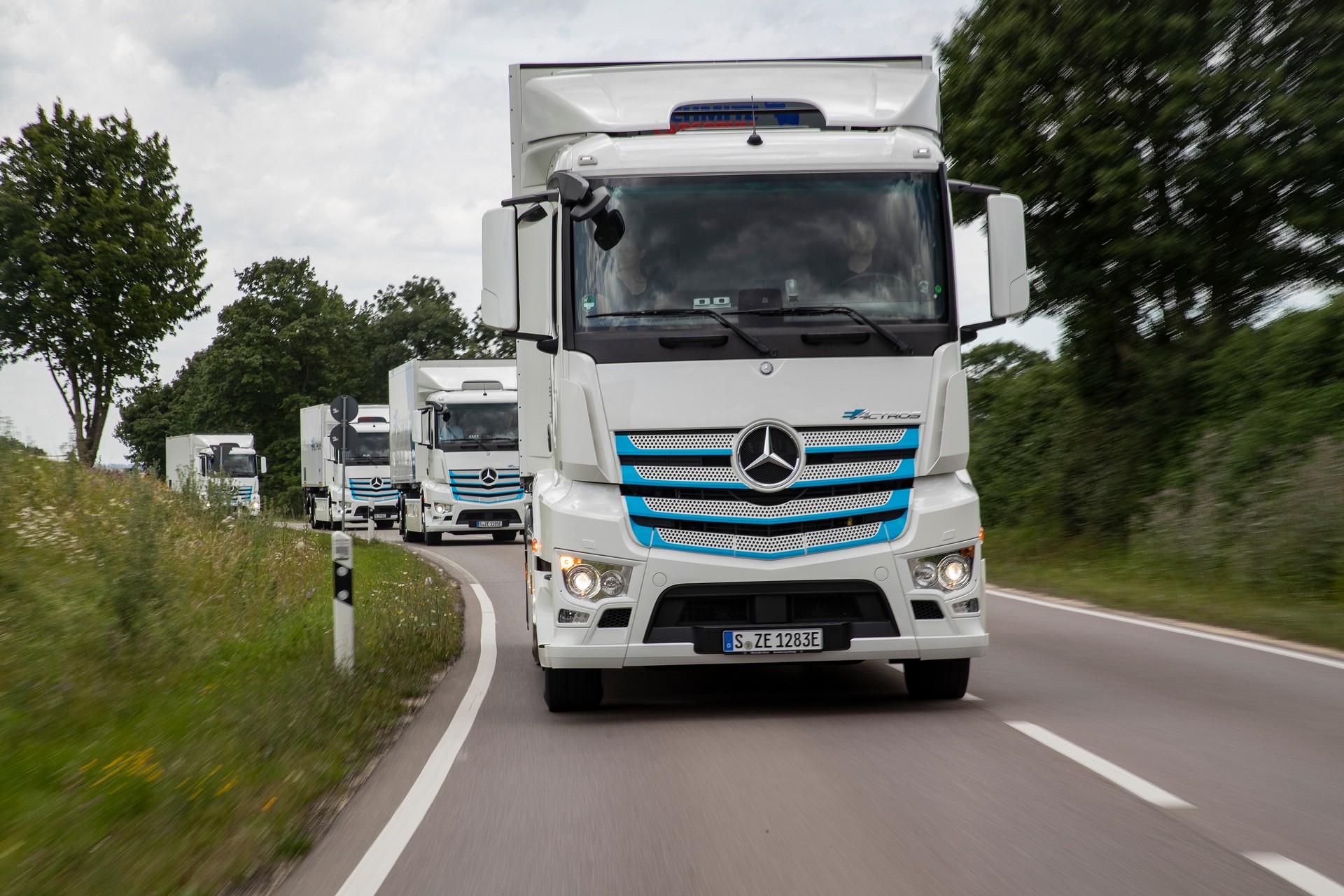 预计年底交付奔驰eactros电动版于月底首次亮相