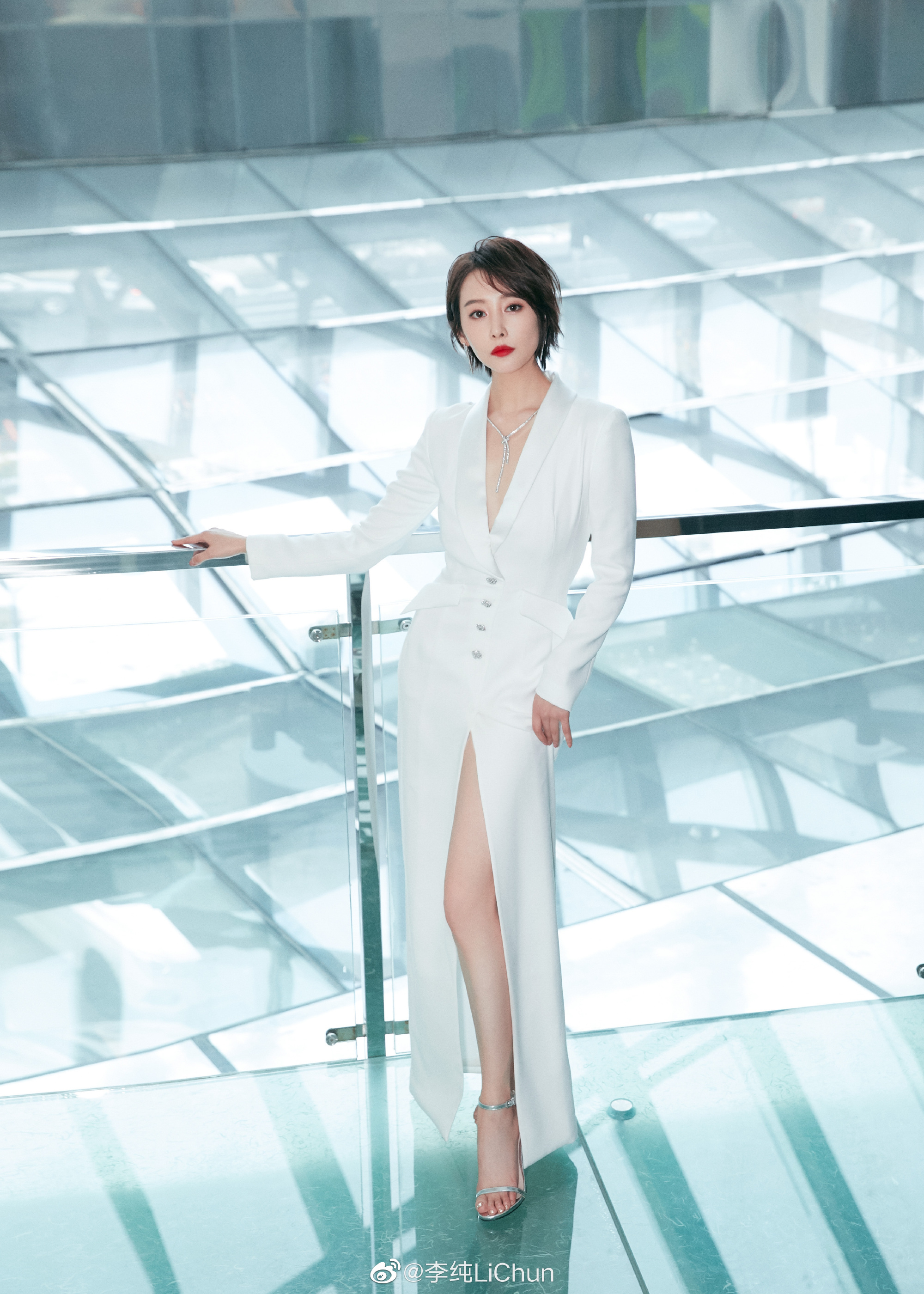 李纯是个攀岩小能手,热爱健身的女生,身手自然矫健敏捷