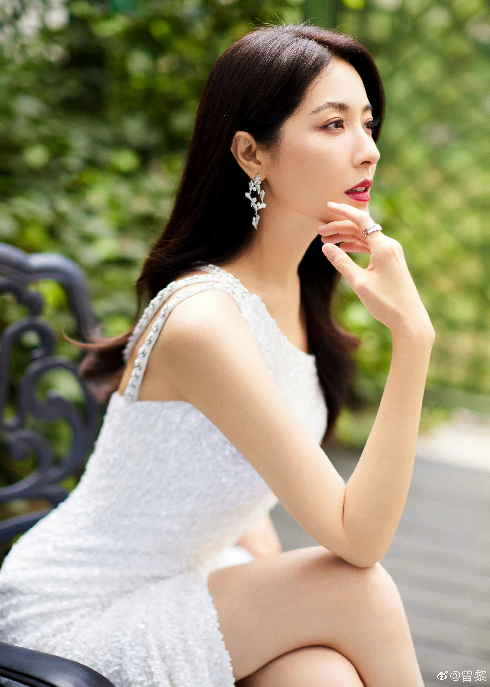 曾黎发布自己新歌《草木之骨》,mv素颜出镜真不愧是美女姐姐啊