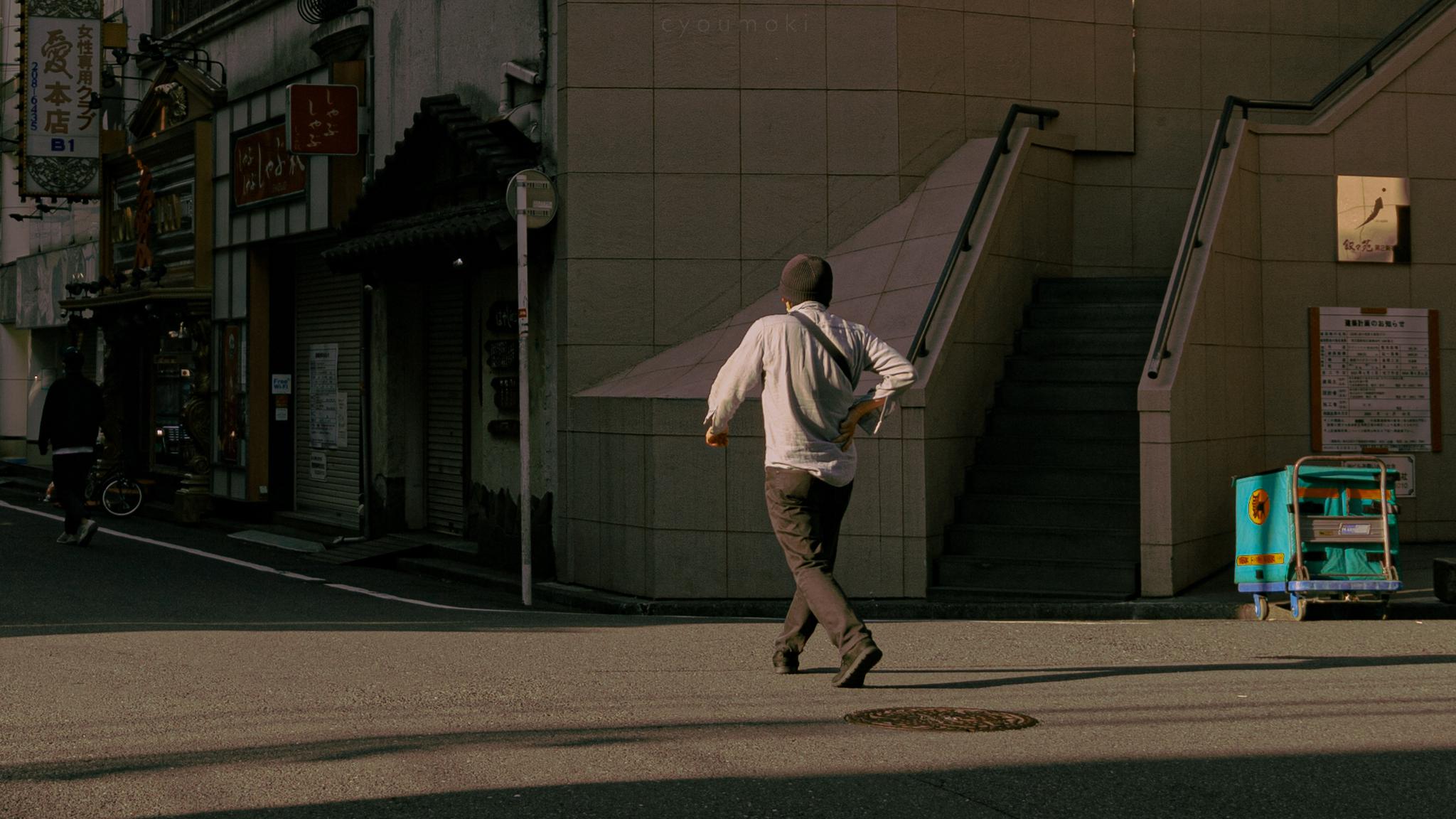 擦肩而过 模糊你的背影