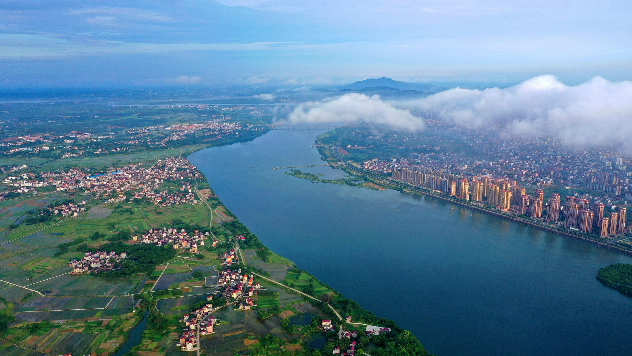 江西吉安出现平流雾景观