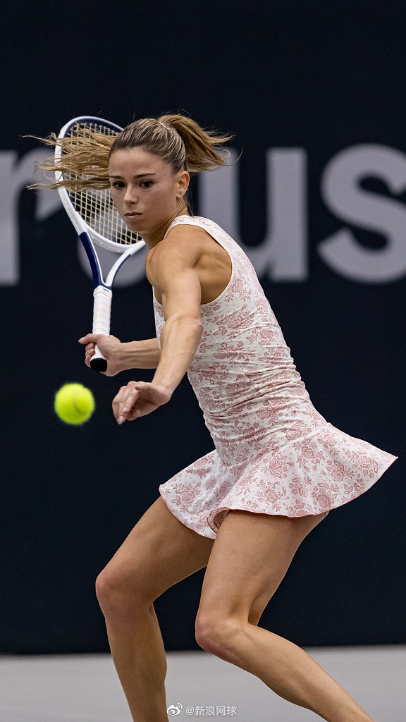 莫外卡出战的兹沃娜列娃以6-4,6-2完胜科斯秋克科斯蒂亚收对手退赛礼