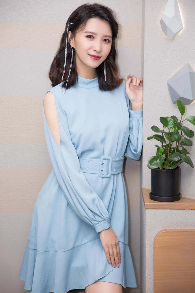 状态满分辣妈张杨果而出席母婴活动美艳依旧