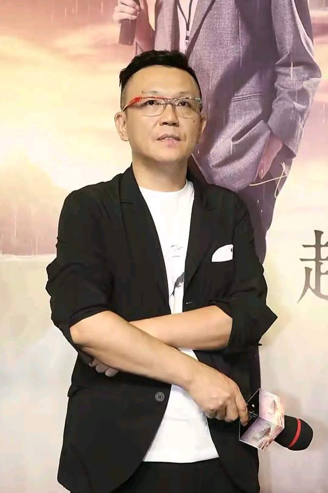 制片人李力因癌症离世三年前露面虚弱无力癌症恐早已潜伏体内