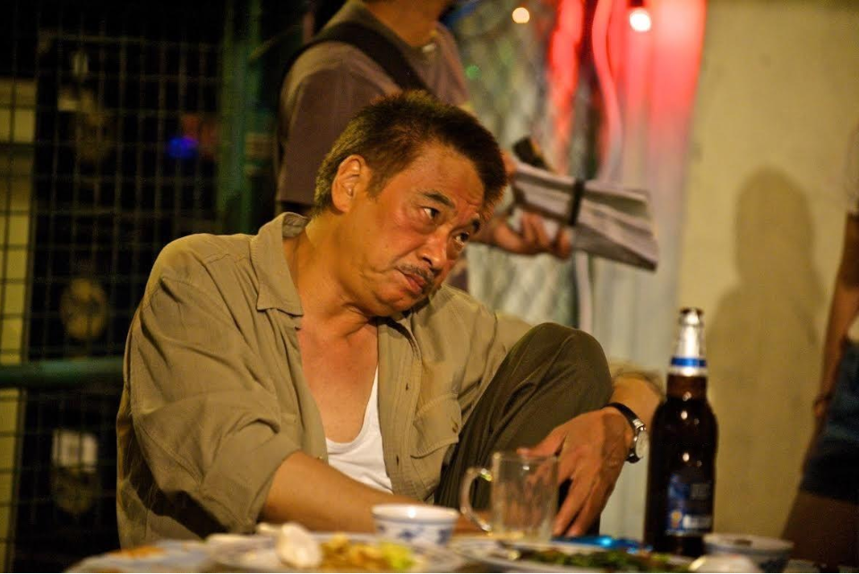 抽烟,喝酒,熬夜都损害身体健康,这几样却是吴孟达常做的事情,因此要想