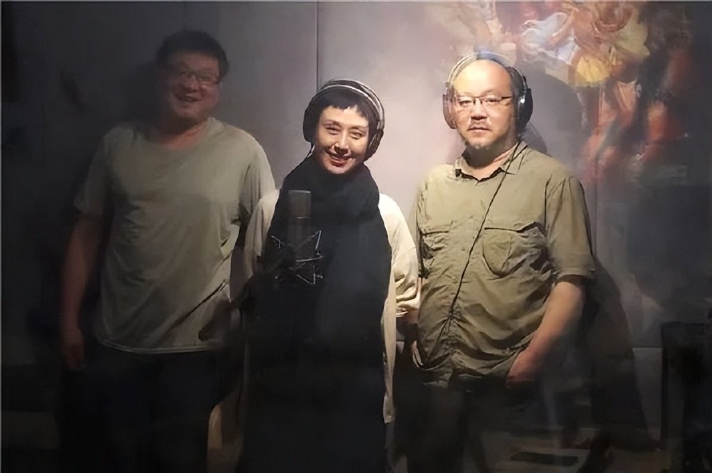 事实上,朝简乐队也一直将"新的内容"作为探索的方向.