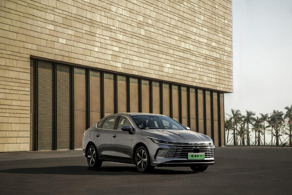 最低3.8个油，10-15万4款热门国产插混家轿，谁才是“经济王”？