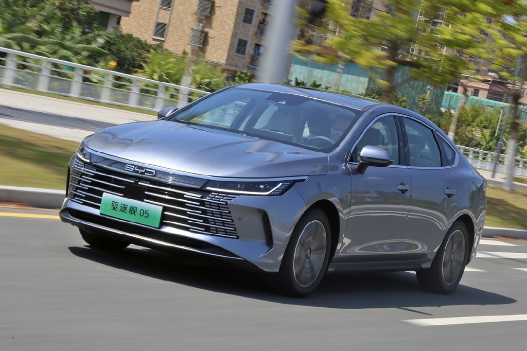 最低3.8个油，10-15万4款热门国产插混家轿，谁才是“经济王”？