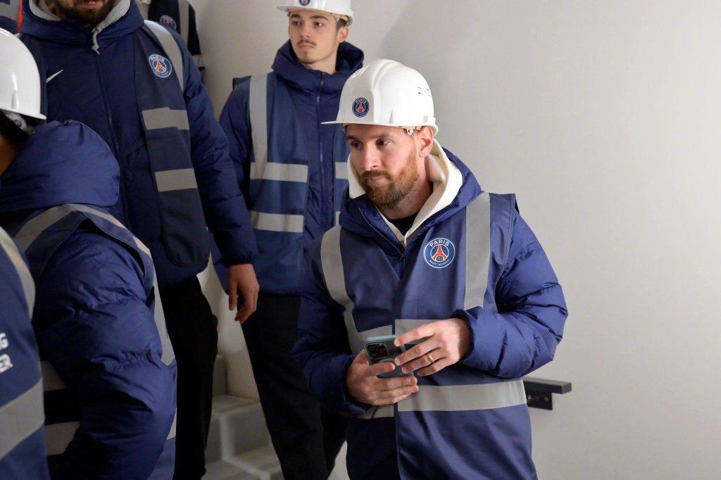 4/ 9真·黄金矿工就位巴黎圣日耳曼 全队参观俱乐部新训练基地 673