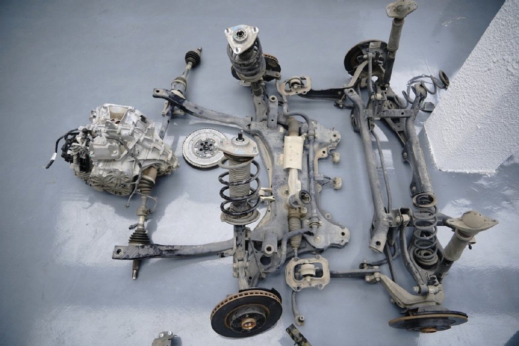 拆解一辆一年跑了10万公里的瑞虎8看看发动机变速箱成了什么样