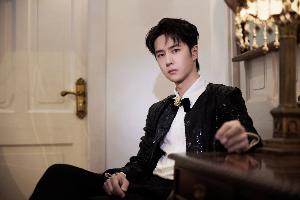 王一博《无名》叶秘侧颜海报有~王一博这个侧脸好帅……__财经头条