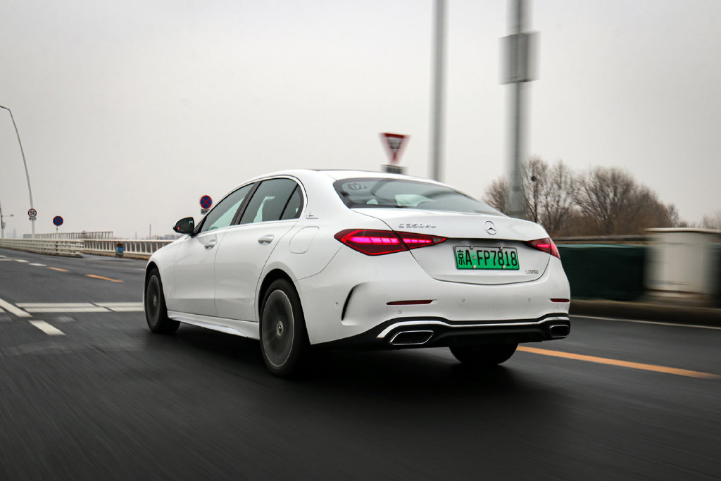 对于电力驱动的新能源技术,梅赛德斯-奔驰在上世纪初期就已经开始了