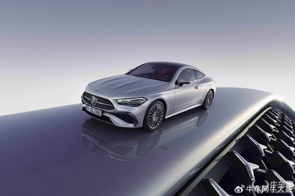 作为全新车型,经典的coupe造型搭配双门设计,第一眼便深深的吸引到我.