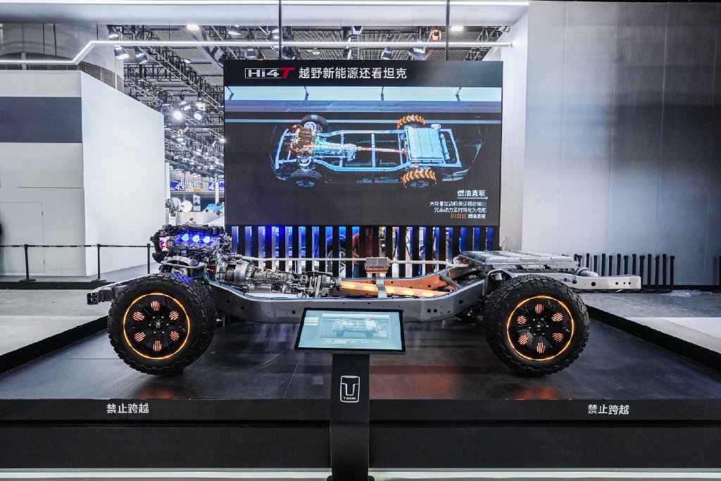 0t v6双涡轮增压发动机,匹配p2电机,动力性能比肩v8发动机,综合功率