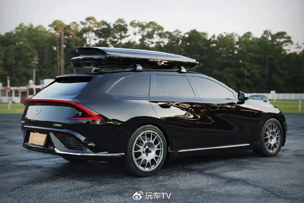 五菱星光旅行版曝光 十万元出头的旅行车?