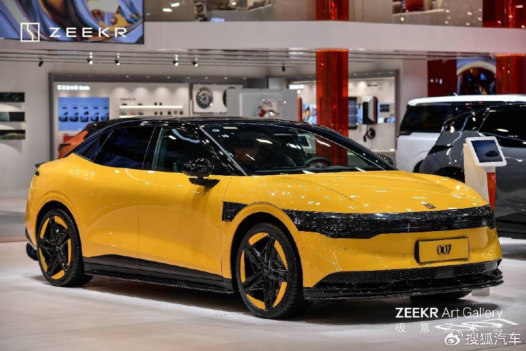 以硬实力凸显长期价值 极氪携全系车型亮相粤港澳大湾区车展-新浪汽车