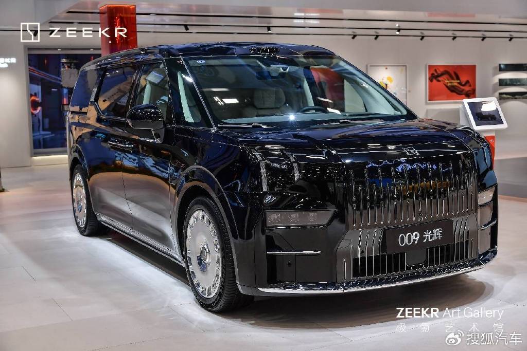 以硬实力凸显长期价值 极氪携全系车型亮相粤港澳大湾区车展-新浪汽车