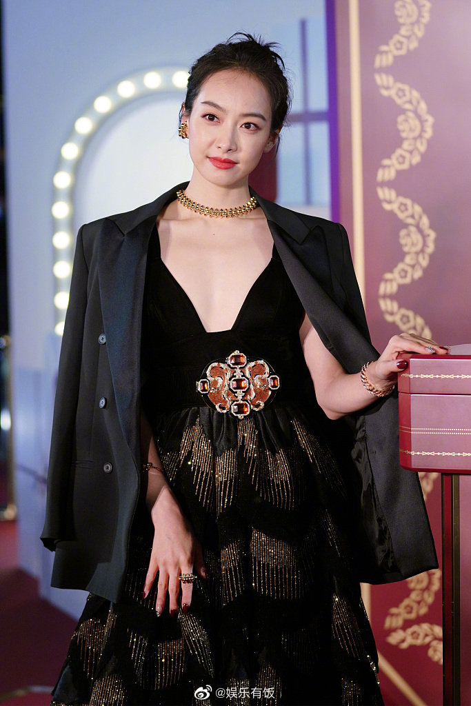 12月9日宋茜在上海出席活动冷艳大美女好绝