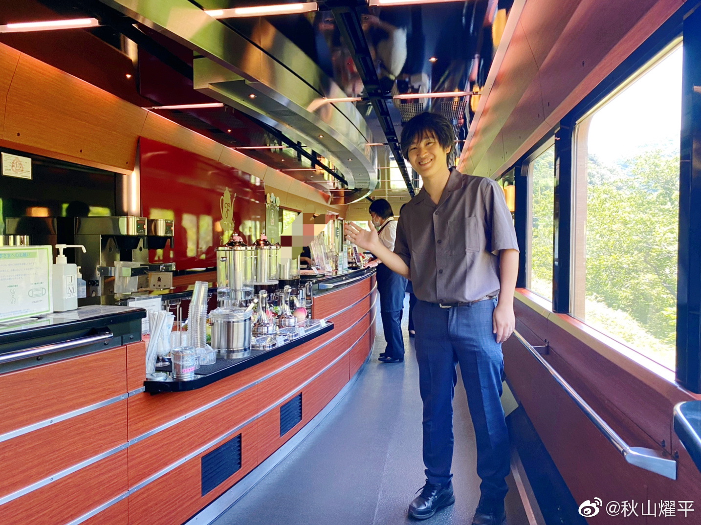 今天我们搭乘了以奔驰的咖啡店为主题的fruitea福岛