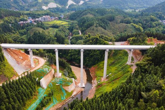 位于柳州市三江侗族自治县良口乡良口大桥附近的g321国道k796 750处