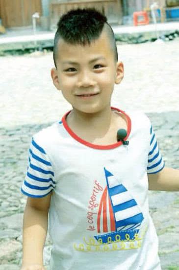 爸爸去哪儿康康整容式长大撞脸易烊千玺好久没见