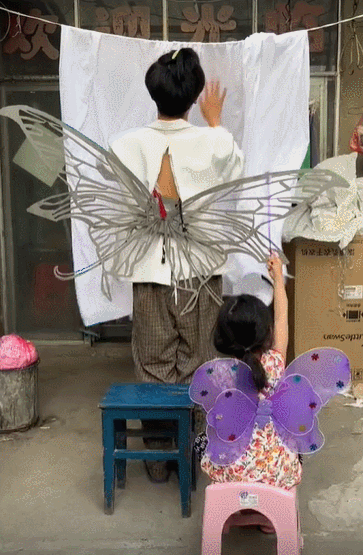 “垫底辣孩”一个月涨粉530万！美男变装？No！评论区才是喜剧！休闲区蓝鸢梦想 - Www.slyday.coM