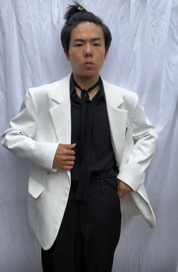 “垫底辣孩”一个月涨粉530万！美男变装？No！评论区才是喜剧！休闲区蓝鸢梦想 - Www.slyday.coM