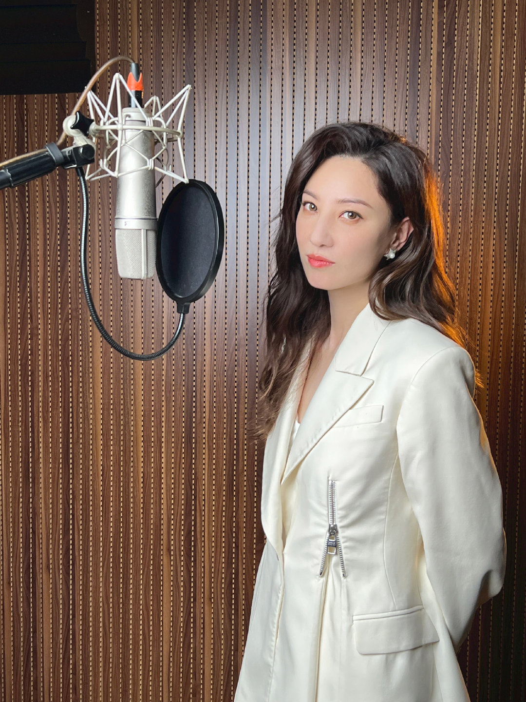 庆祝香港回归25周年纪念云歌会 郑希怡演唱《女人本色》致敬经典港剧休闲区蓝鸢梦想 - Www.slyday.coM 庆祝香港回归25周年纪念云歌会 郑希怡演唱《女人本色》致敬经典港剧休闲区蓝鸢梦想 - Www.slyday.coM